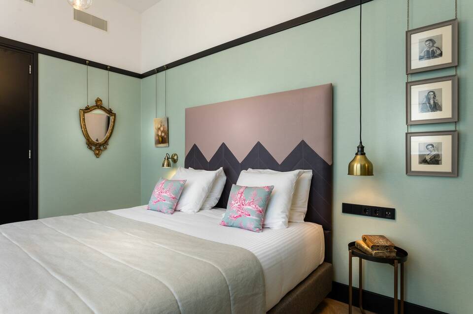 The Hendrick's Hotel 4