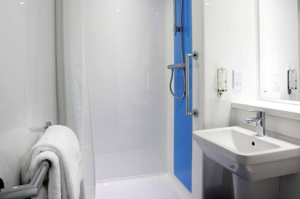 Travelodge London Central City Road  3