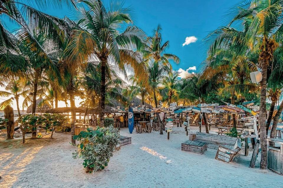 LionsDive Beach Resort 3