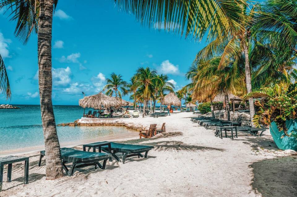 LionsDive Beach Resort 4