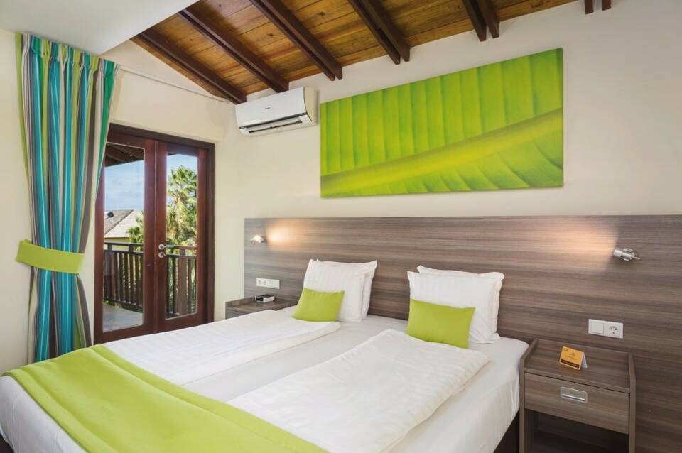 LionsDive Beach Resort 5