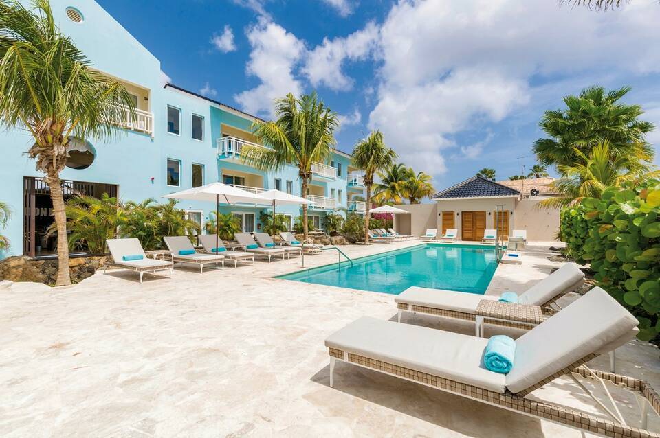 Dolphin Suites 2