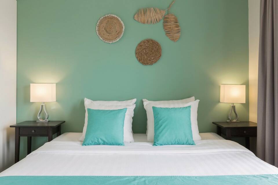 Dolphin Suites 4
