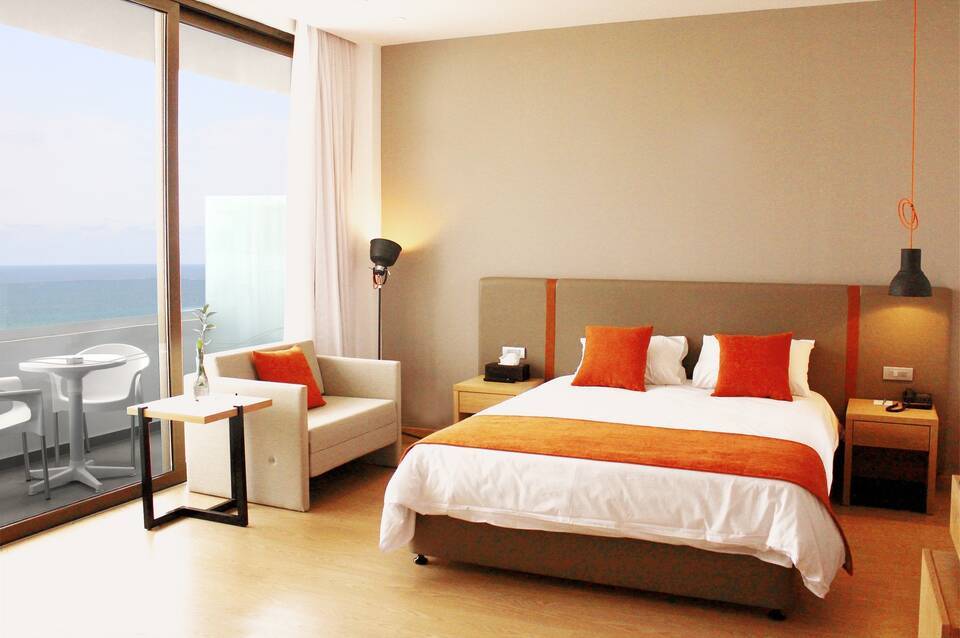 Crystal Springs Beach Hotel 2