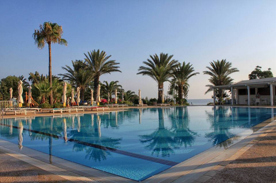 Crystal Springs Beach Hotel 1