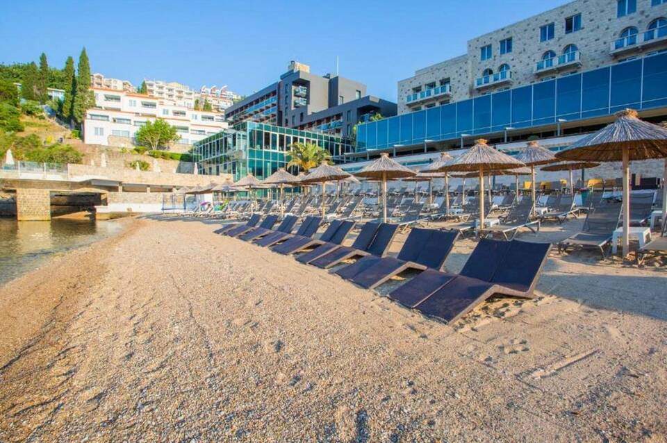 Avala Resort & Villas 1