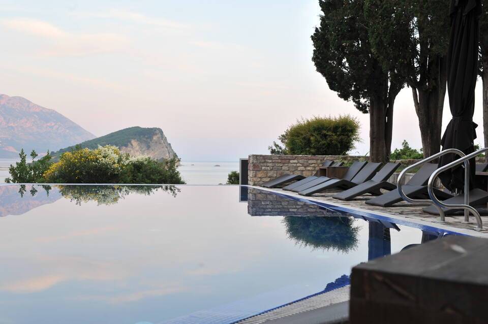 Avala Resort & Villas 4
