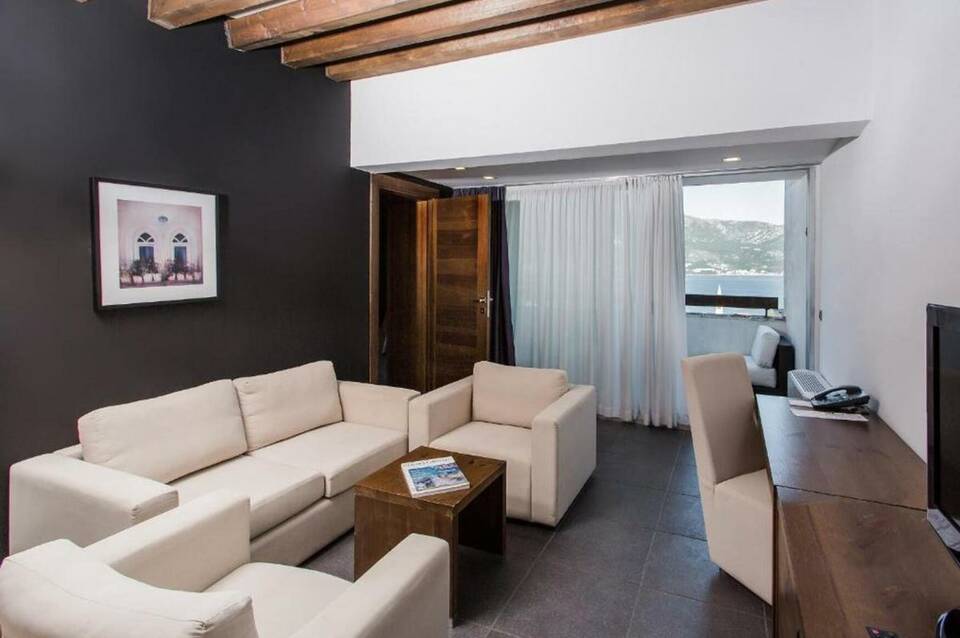 Avala Resort & Villas 5
