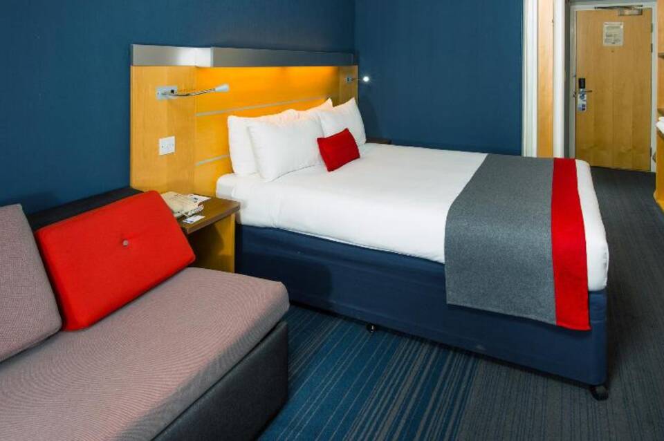 Holiday Inn Express Hemel Hempstead 1