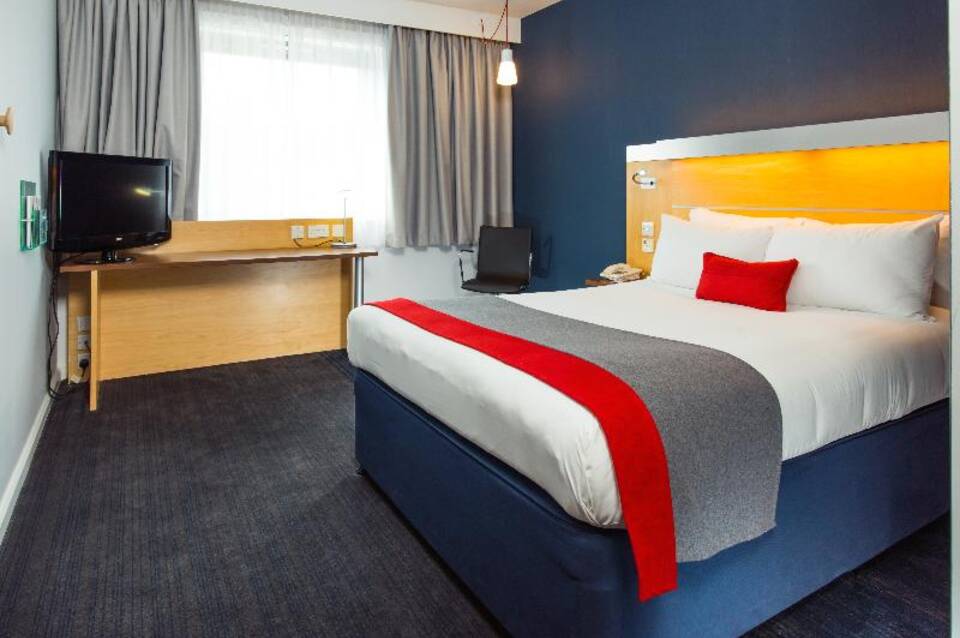 Holiday Inn Express Hemel Hempstead 2