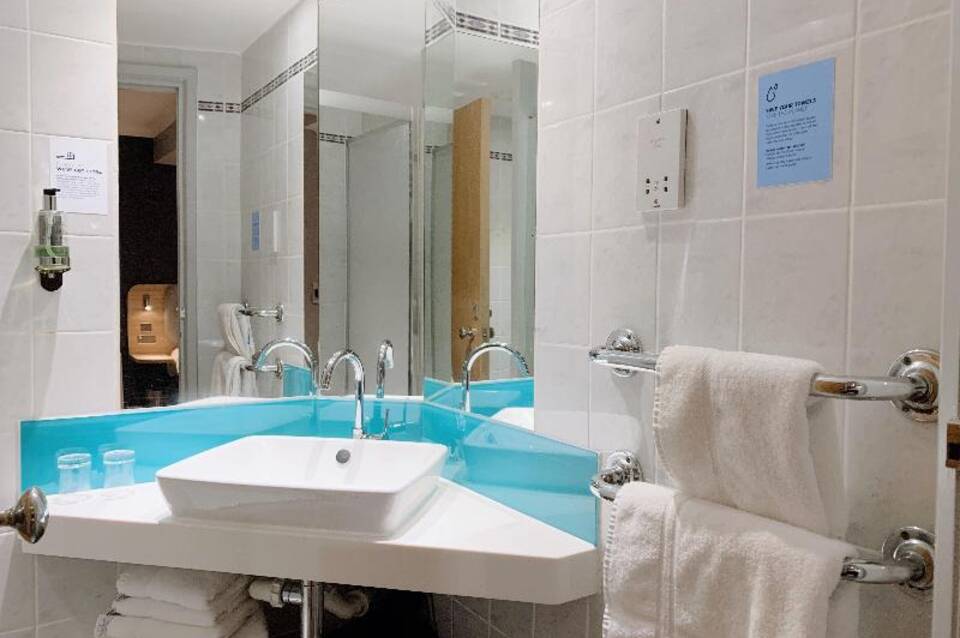 Holiday Inn Express Victoria 3