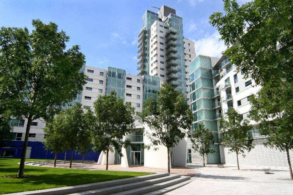 Marlin Apartments Empire Square 1