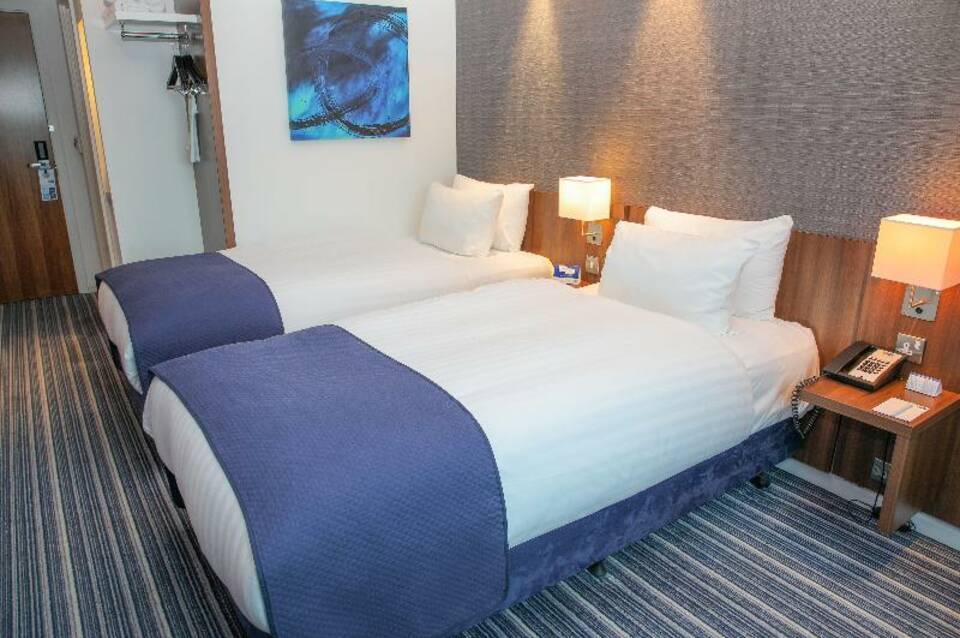 Holiday Inn Express London Heathrow T5 1