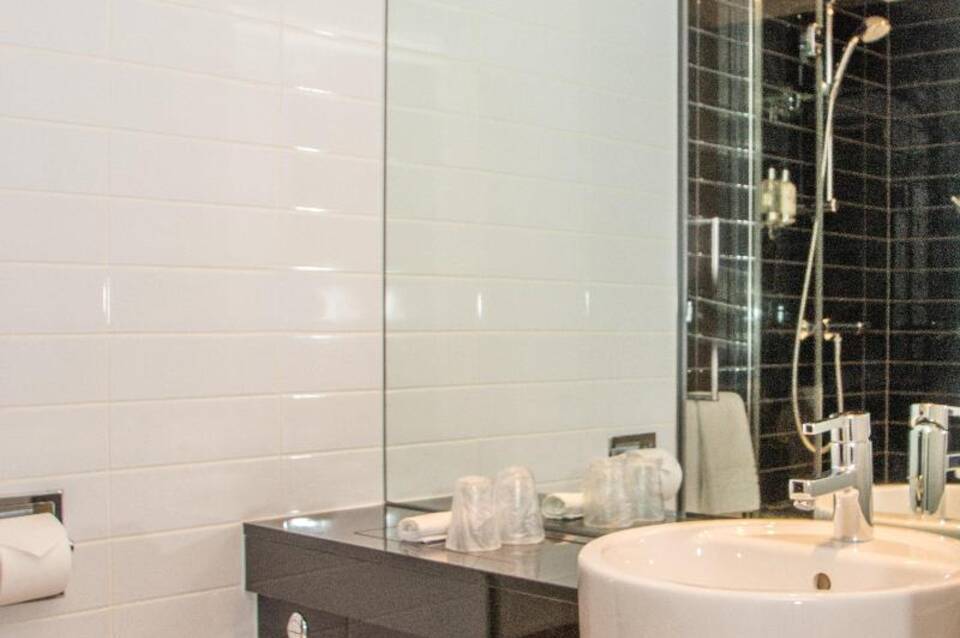 Holiday Inn Express London Heathrow T5 2