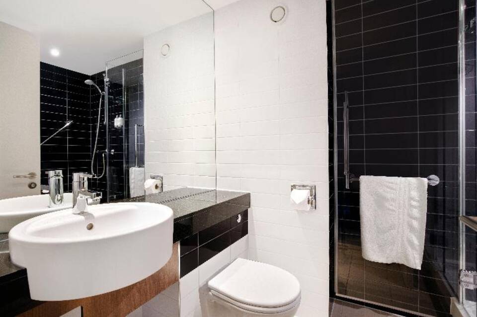 Holiday Inn Express London Heathrow T5 3