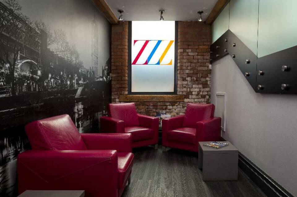 Roomzzz Aparthotel Manchester City 3