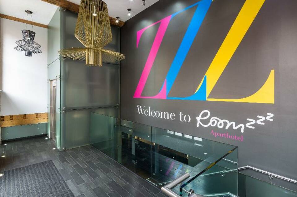 Roomzzz Aparthotel Manchester City 4