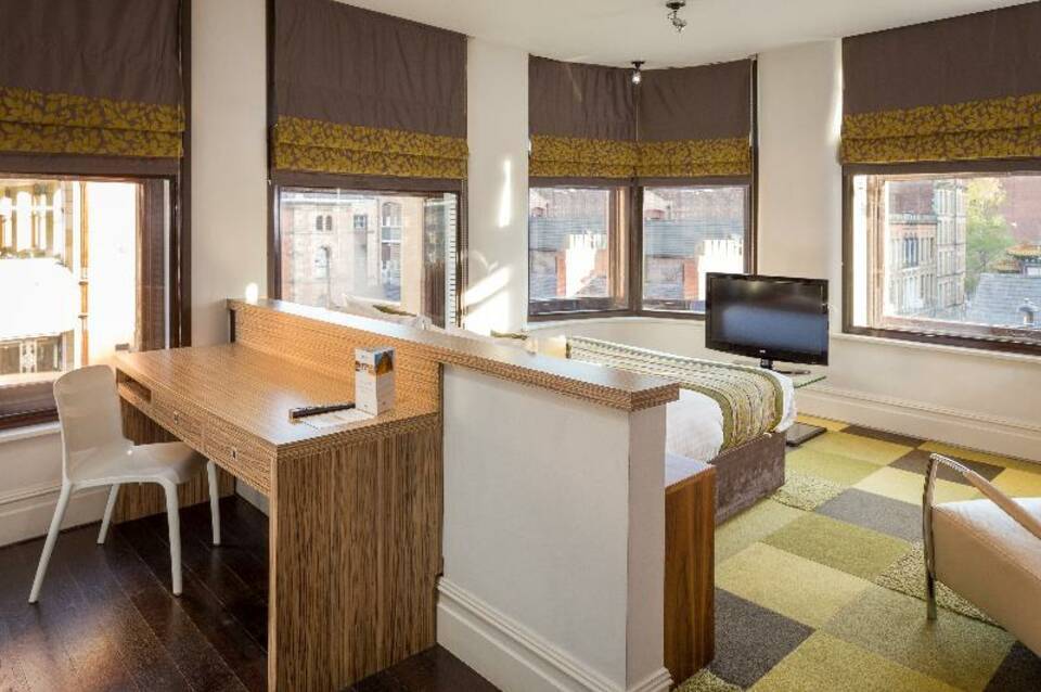 Roomzzz Aparthotel Manchester City 5