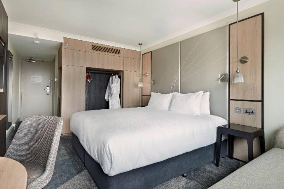 Hyatt Place London Heathrow Airport 1