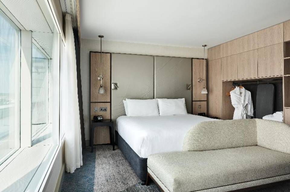 Hyatt Place London Heathrow Airport 3