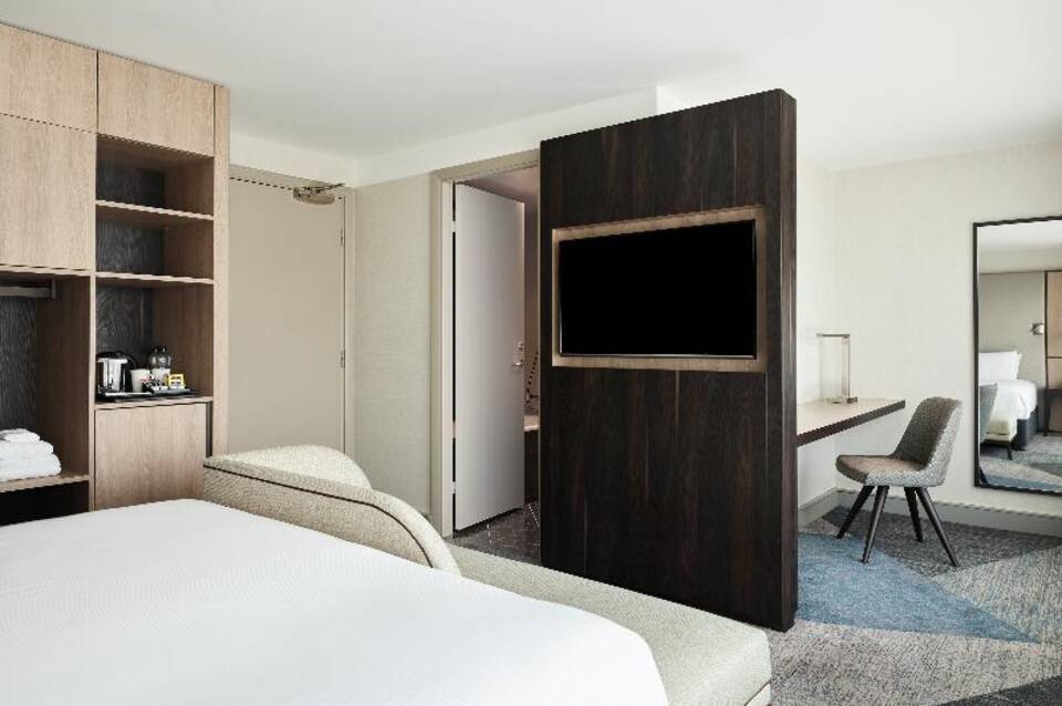 Hyatt Place London Heathrow Airport 4