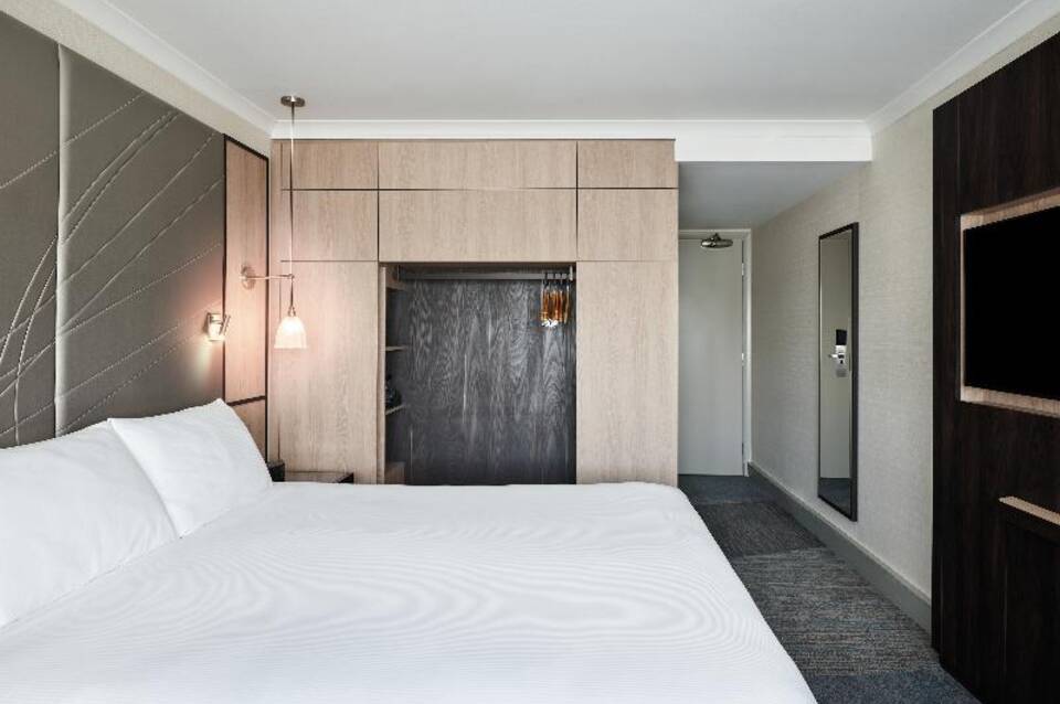 Hyatt Place London Heathrow Airport 5
