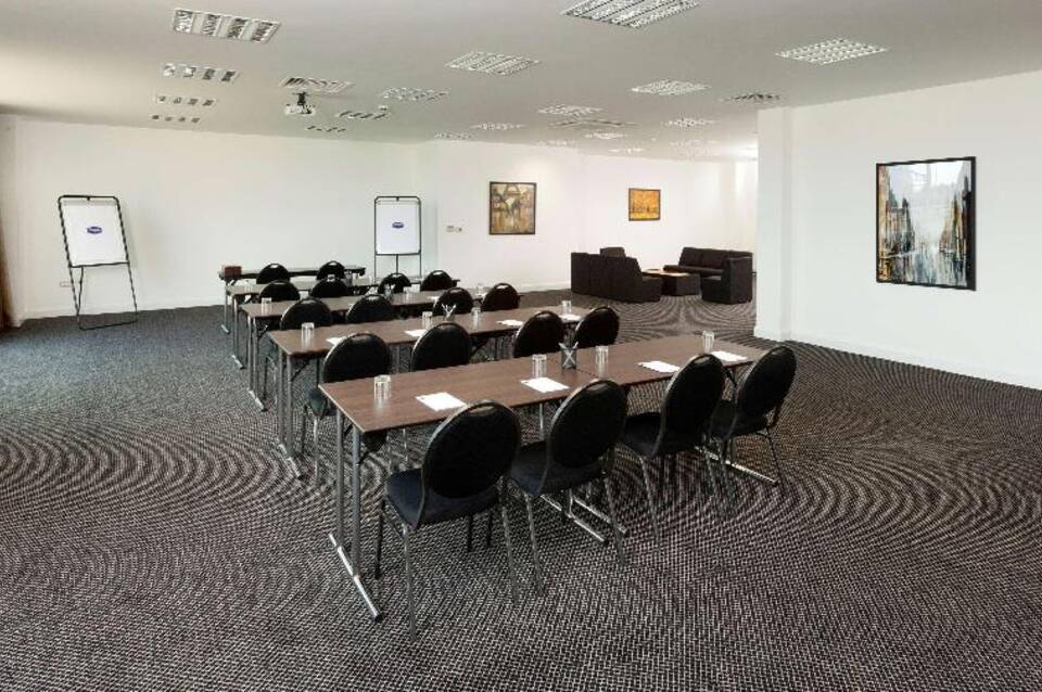 Hampton by Hilton London Luton Airport 3