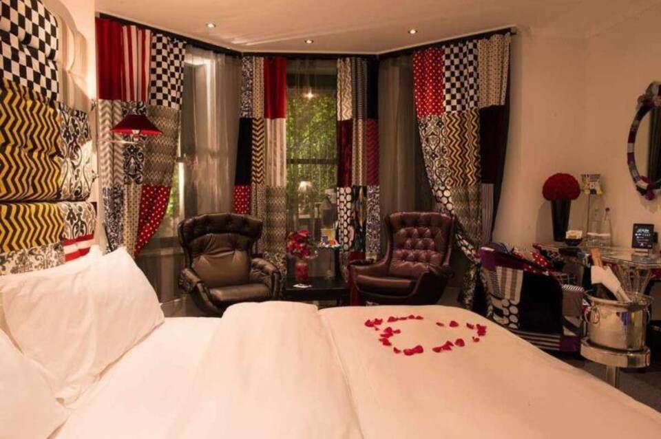 The Exhibitionist Hotel 4
