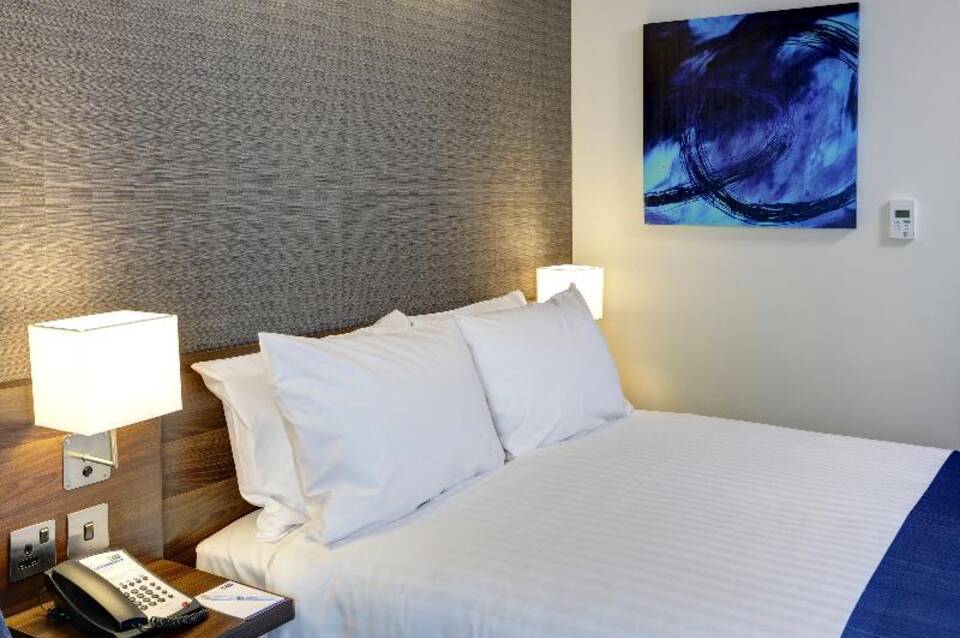 Holiday Inn Express London - Excel 1
