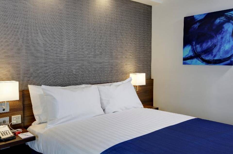 Holiday Inn Express London - Excel 2