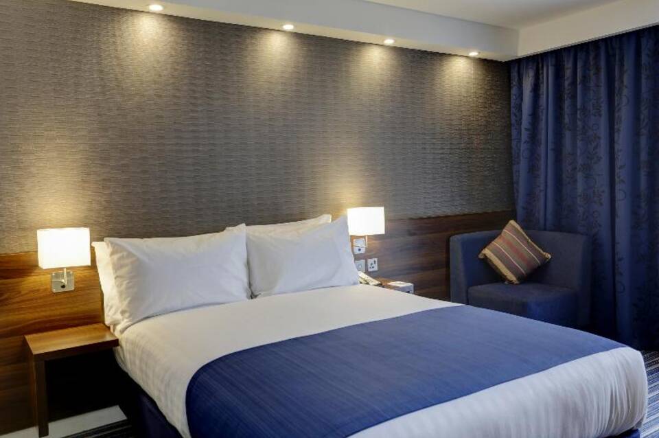 Holiday Inn Express London - Excel 4