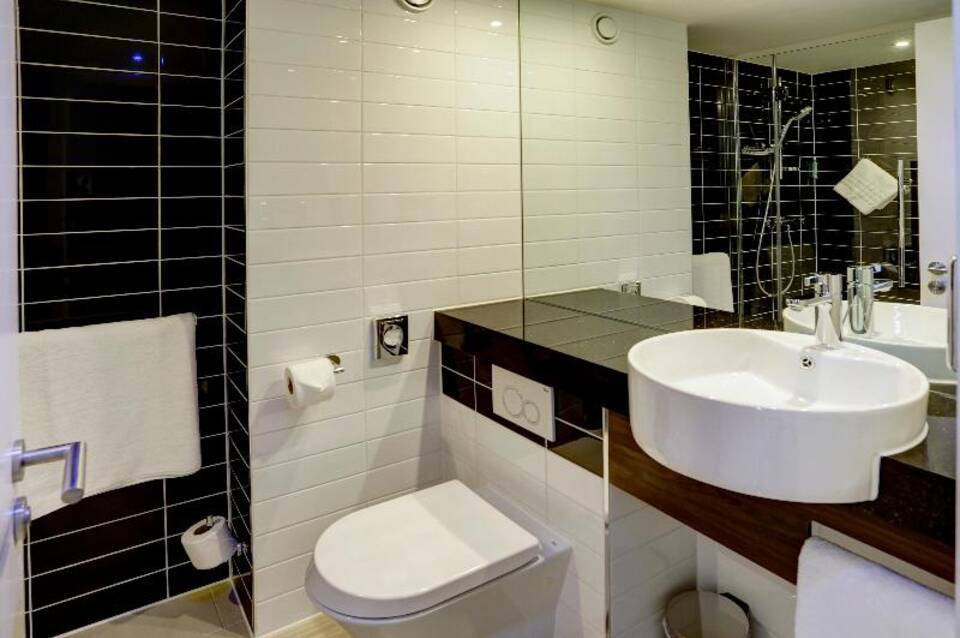 Holiday Inn Express London - Excel 5