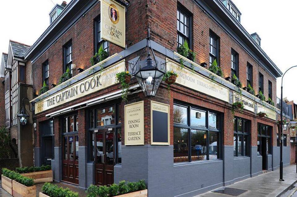 The Captain Cook Hotel 1