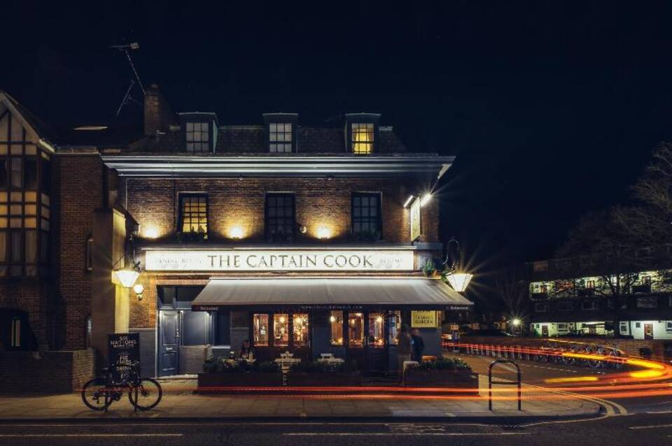 The Captain Cook Hotel 2