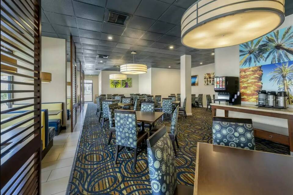 Clarion Hotel Anaheim Resort 1