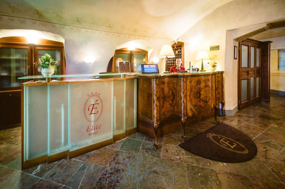 Elite Hotel 3