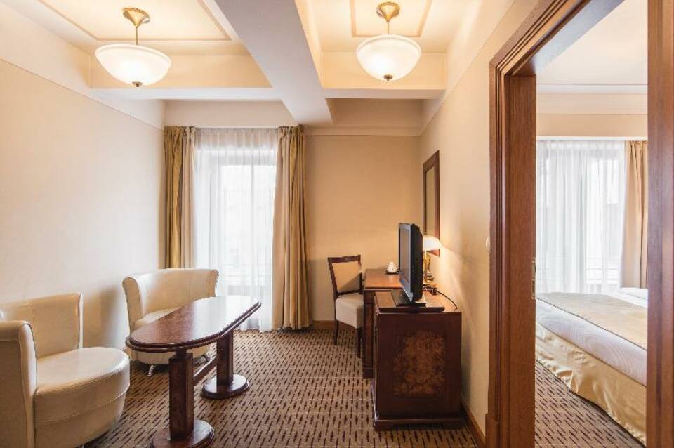 Hotel Majestic Plaza 2