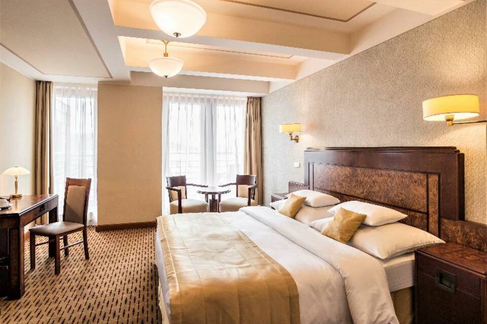 Hotel Majestic Plaza 5