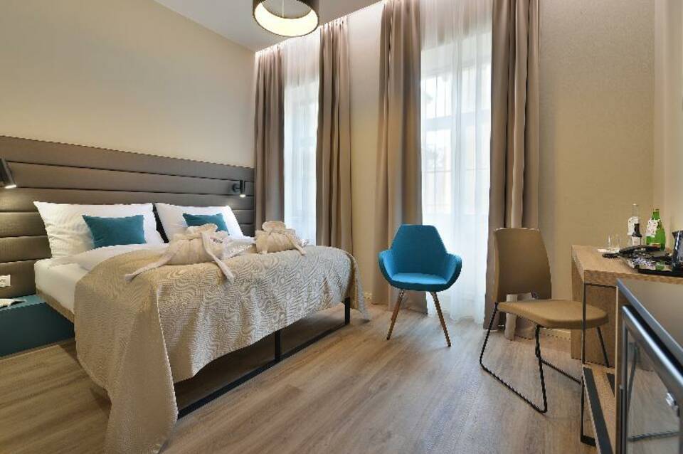 EA Hotel New Town 4