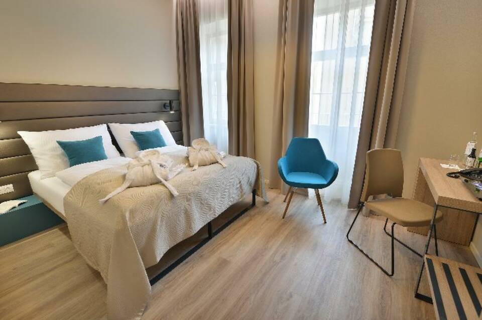 EA Hotel New Town 5