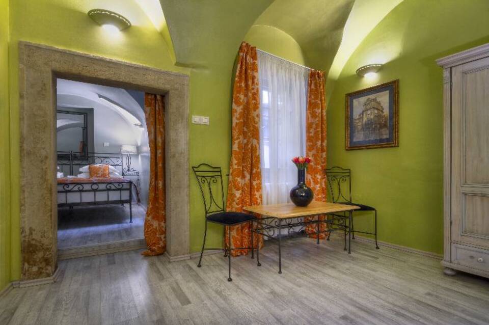 Black Stair Suites 3
