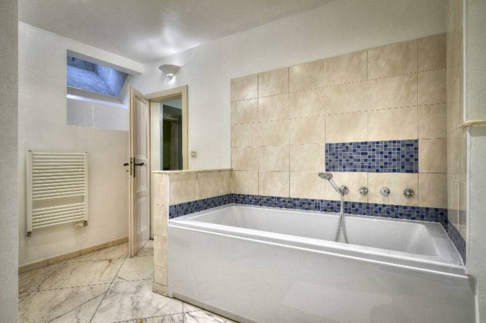 Black Stair Suites 5