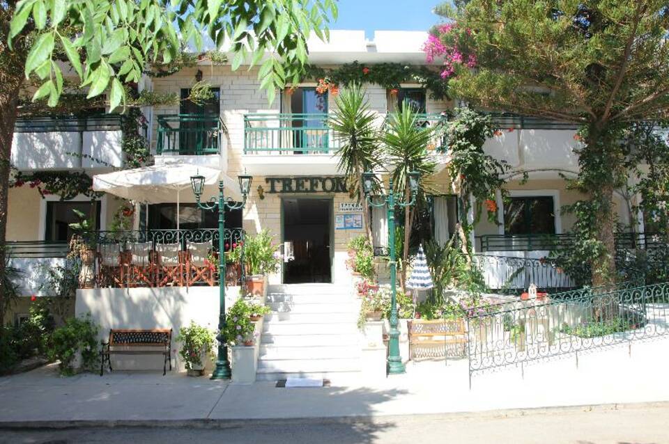 Trefon Hotel Apartments & Family Suites 2