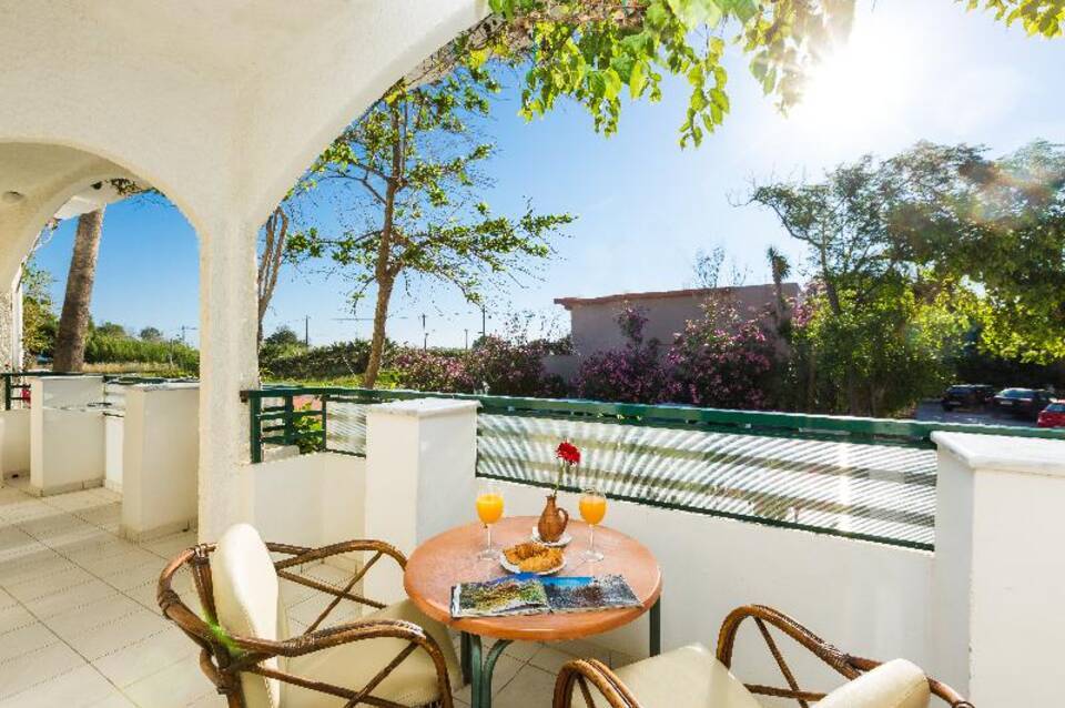 Trefon Hotel Apartments & Family Suites 1