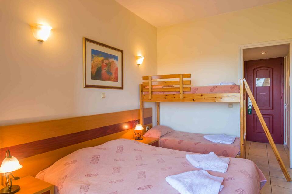 CNic Hellinis Hotel 4