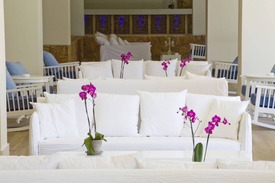 Sandy Beach Hotel & Spa 4