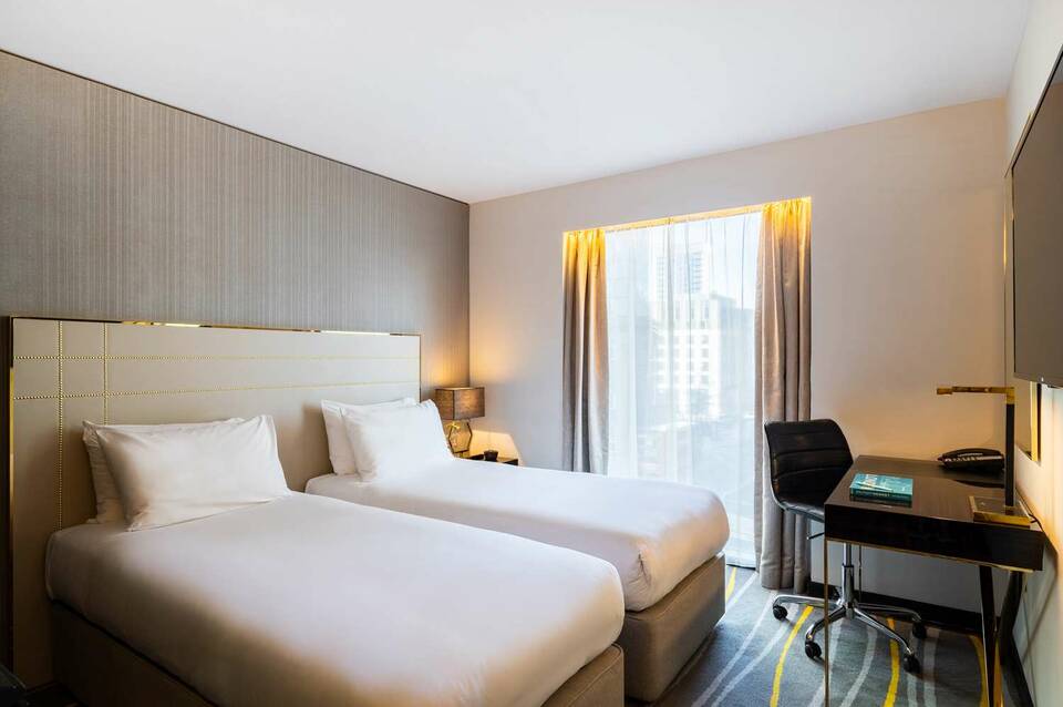 Leonardo Hotel London Aldgate 3