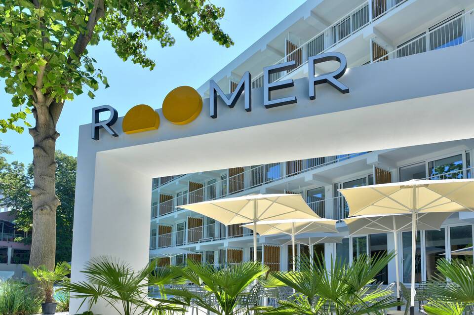 ibis Styles Golden Sands Roomer Hotel 1