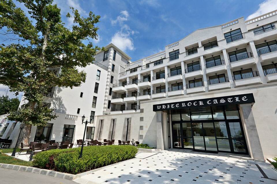 White Rock Castle Suite Hotel 1