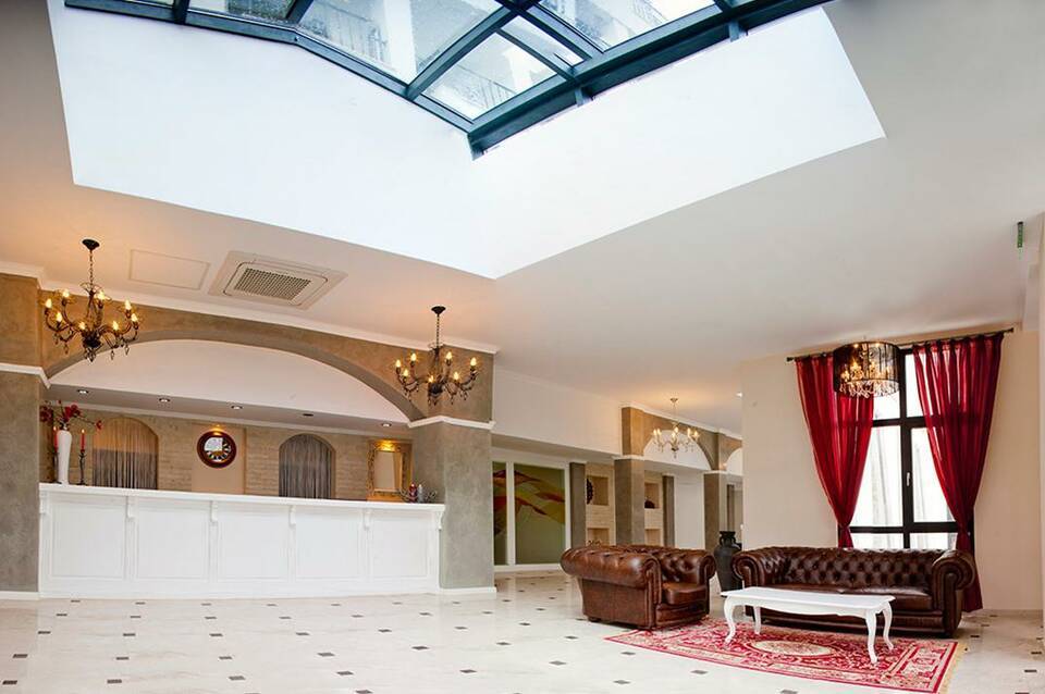 White Rock Castle Suite Hotel 2
